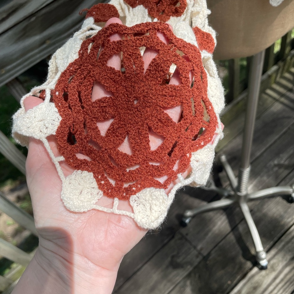 American Flirt Red/Brown and Cream Crocheted Top with Long Sleeves NWT M - Picture 6 of 9